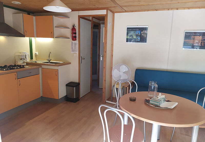 Kitchenette and dining area