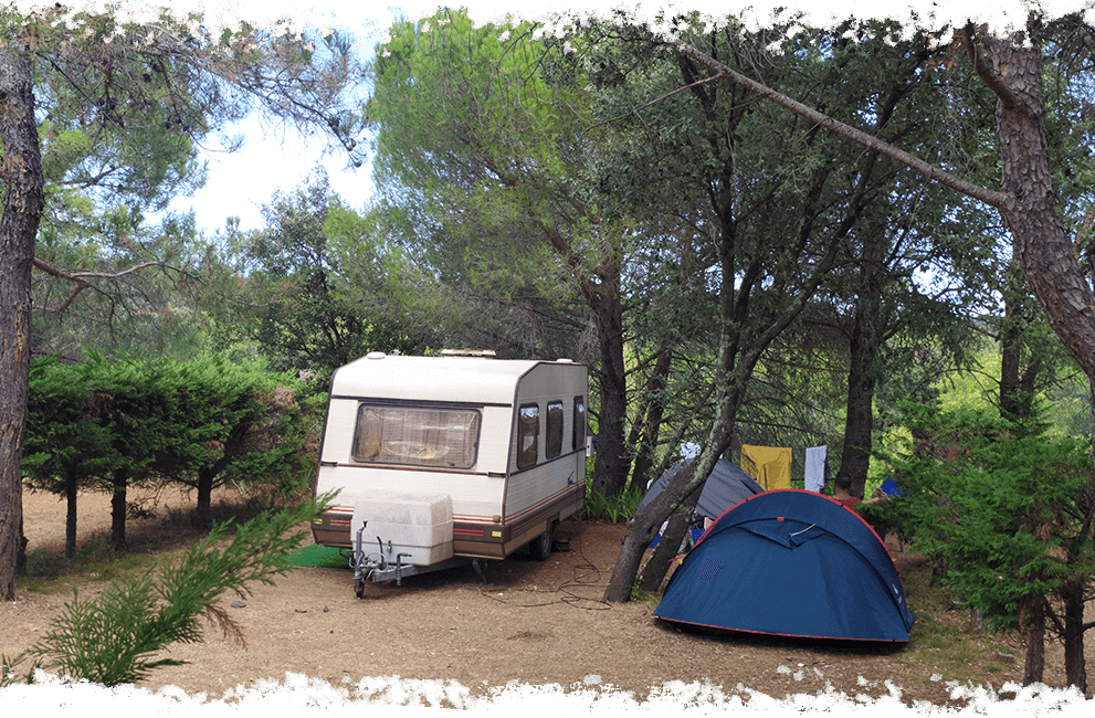 Emplacements nus en location au camping l'Oliveraie à 30 kms de la mer Méditerranée