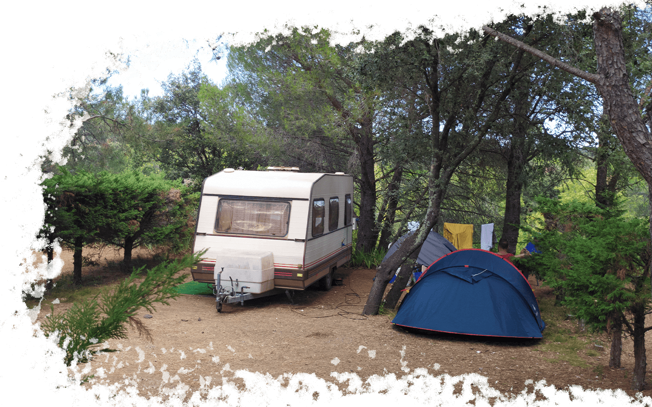 Kampeerplaatsen te huur op camping l'Oliveraie, op 30 km van de Middellandse Zee