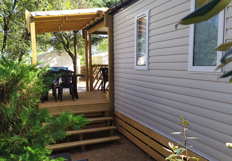 extérieur avec accès terrasse du mobil-home Compact