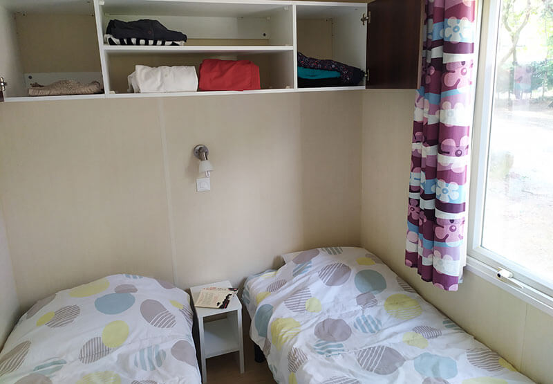 kamer met 2 eenpersoonsbedden