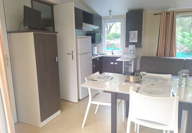 living-room with dining area, kitchen and bench seat